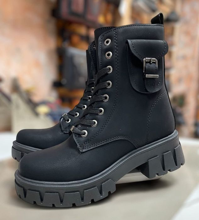 Дамски кожени боти с връзки и с цип с противоплъзгащо ходило 36-40.