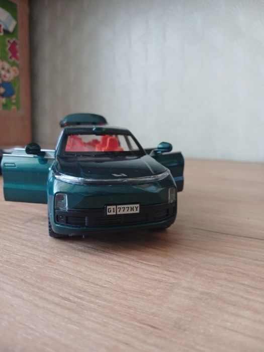 Продам игрушечный машину