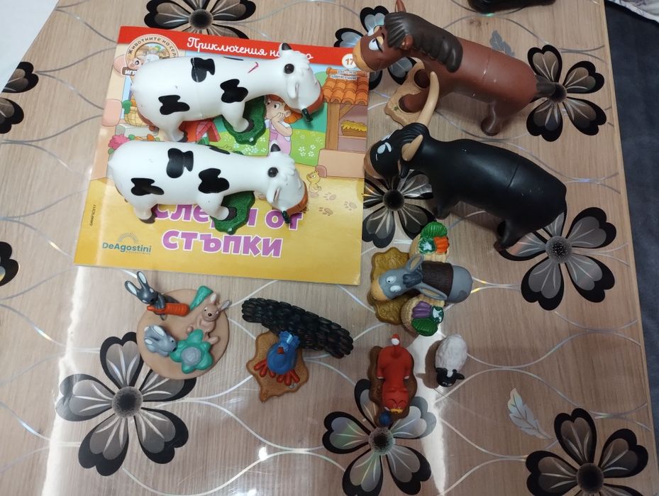 Продавам фигурки с книжка