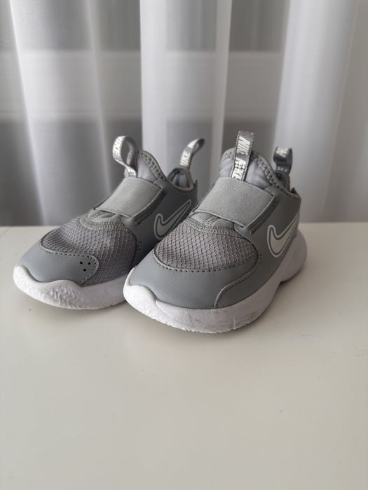 Afidasi Nike marimea 23,5