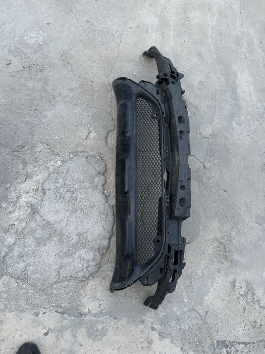 Grilă inferioară bară față mercedes gla x156.cod:a1568858600.