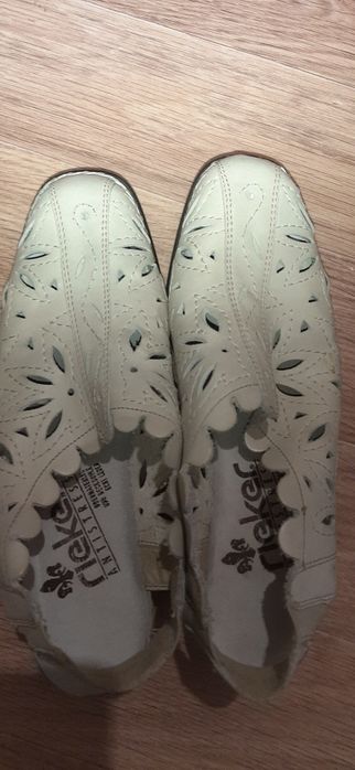 Продам женскую обувь