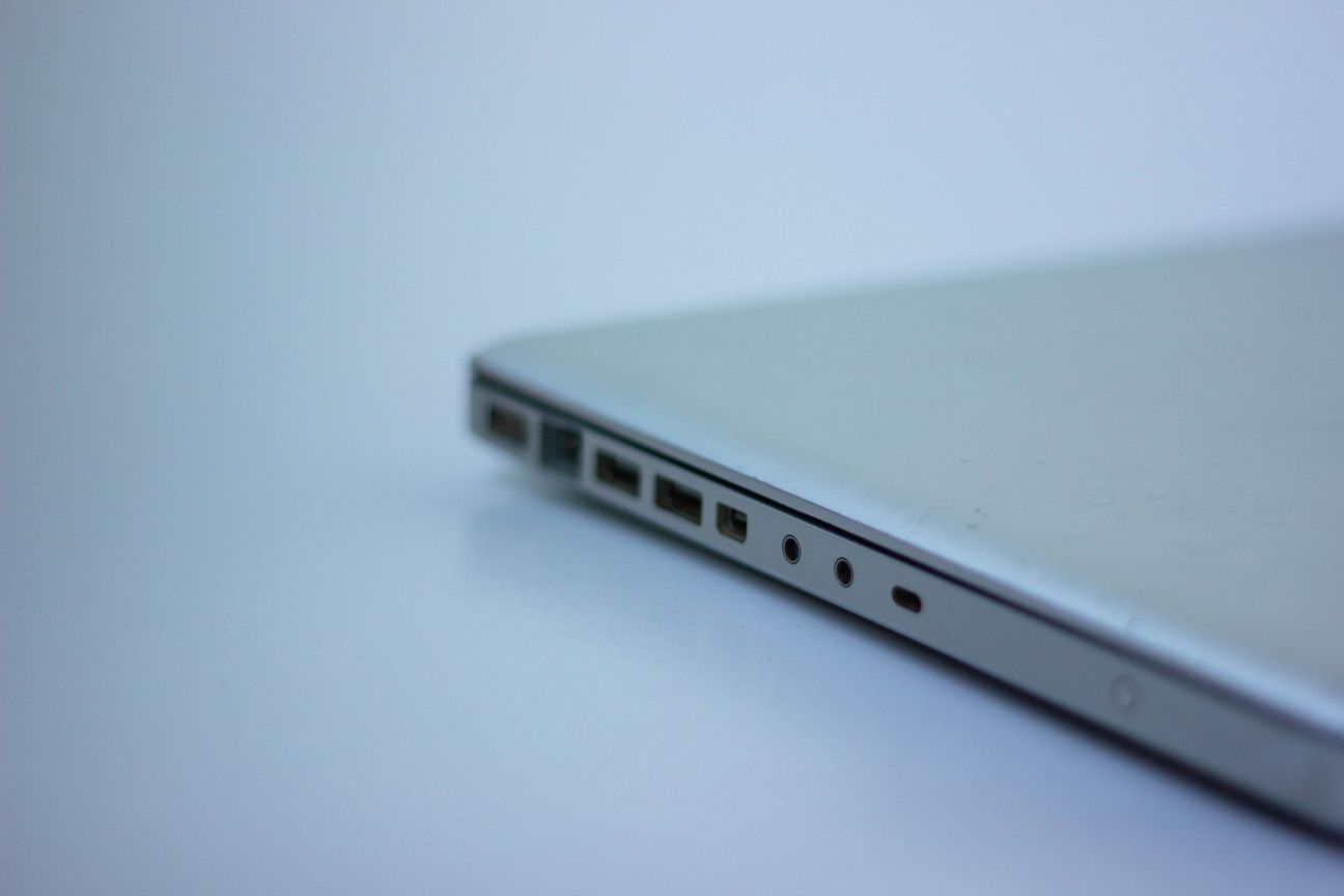 MacBook 13” (2008) – Funcțional –
