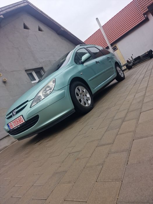 Vând Peujot 307 HDI
