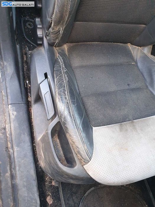 Scaun Piele Perforata Dreapta Fata Fara Incalzire Skoda Octavia 2 VRS 2004 - 2013 [C6454]