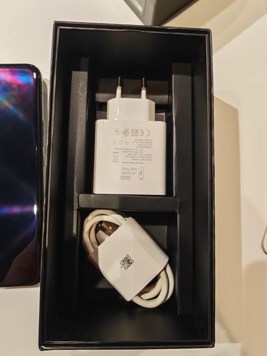 Vând Honor Magic 6 Pro 12GB RAM și 512GB stocare