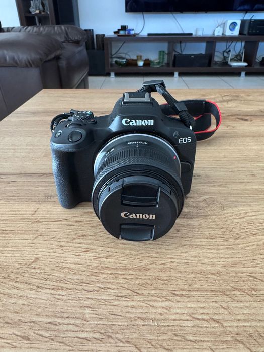 Canon EOS R50 Mirrorless Kit Creator cu Obiectiv RF-S 18-45mm