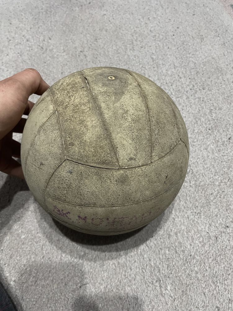 Стара волейболна топка Монтана 98г.