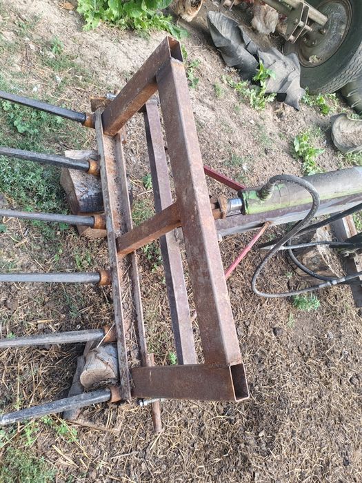 Vând încărcător tiranti