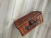 Cos de picnic echipat pentru 4 persoane