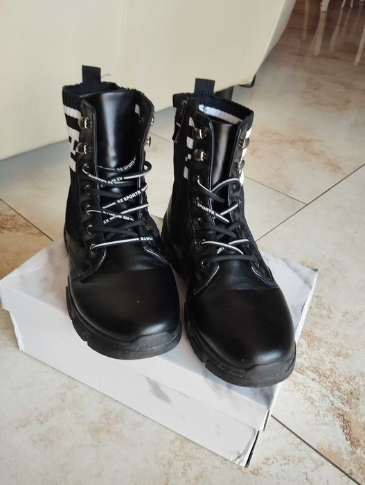 Леки и удобни дамски боти.