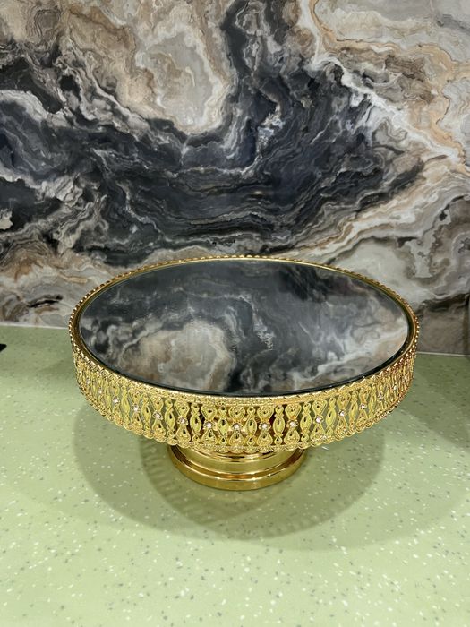 Тортница красивая