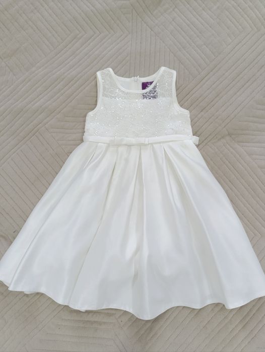 Продам платья на девочку