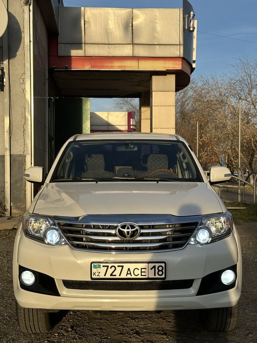 Продам Toyota Fortuner 2012 года выпуска