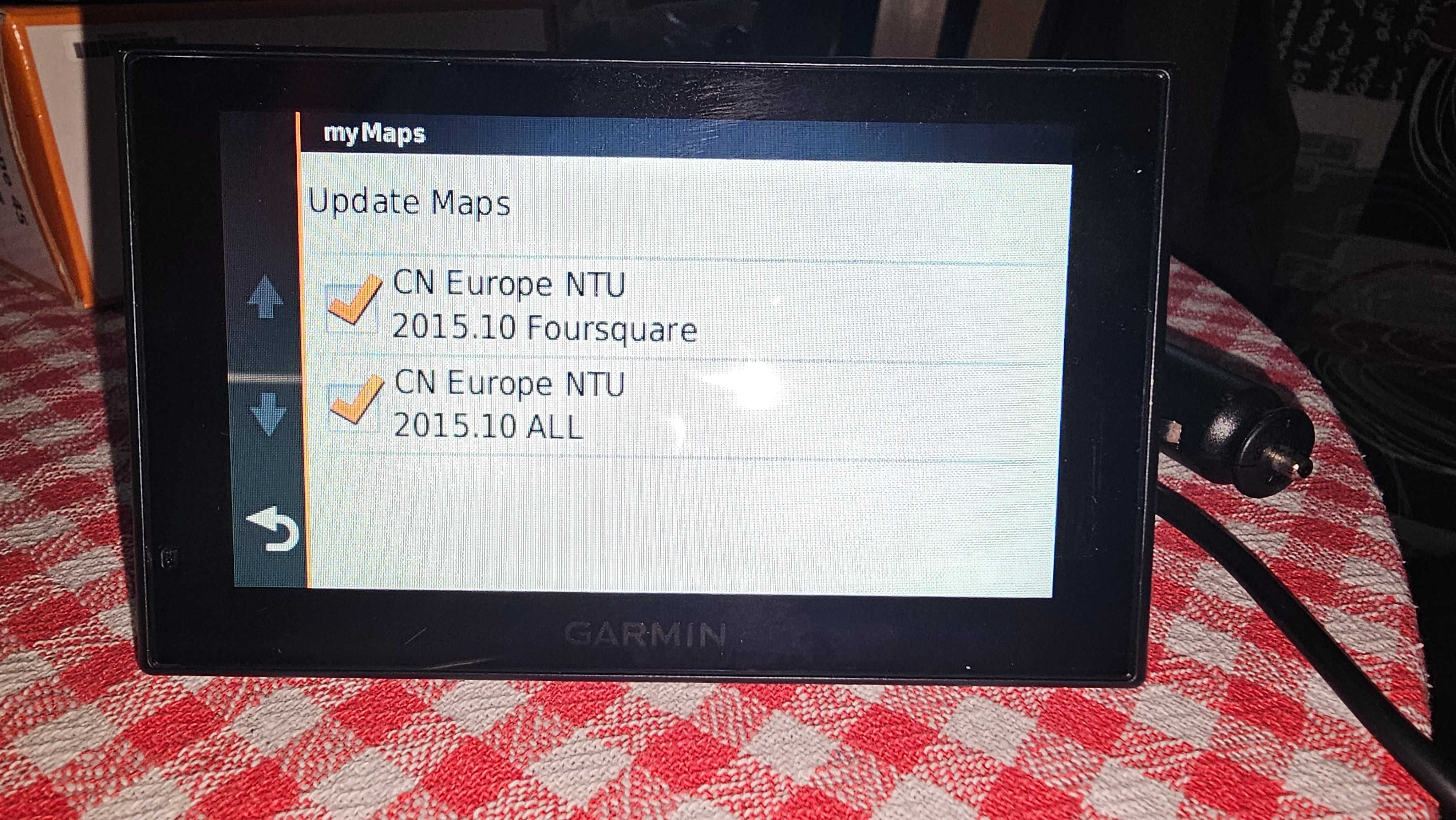 Навигация Гармин Garmin Nuvi 2589 LM с стоика за стъкло и зарядно