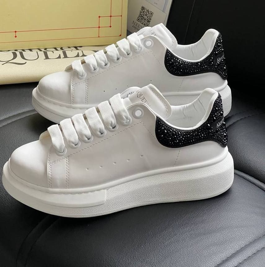 Adidasi Mcqueen Full box(cutie+sac+certificat)