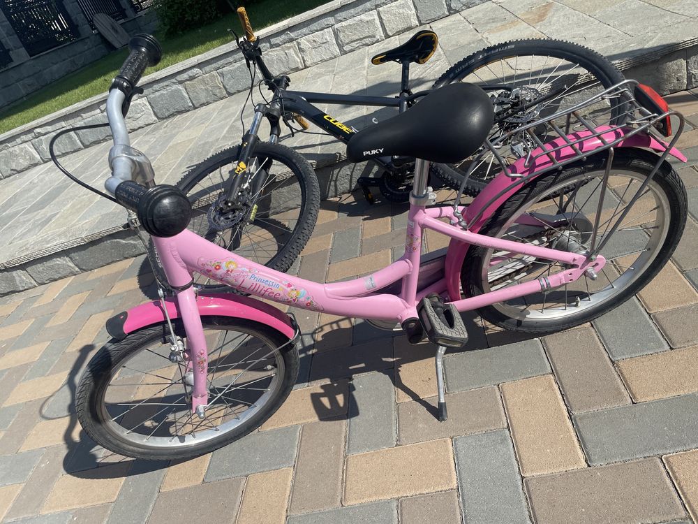 Doua biciclete puky copii baiat albastra fata roz