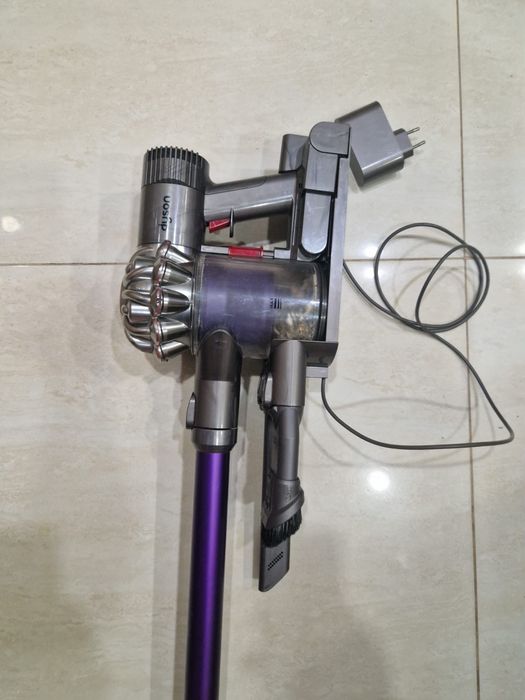 Aspirator dyson v6