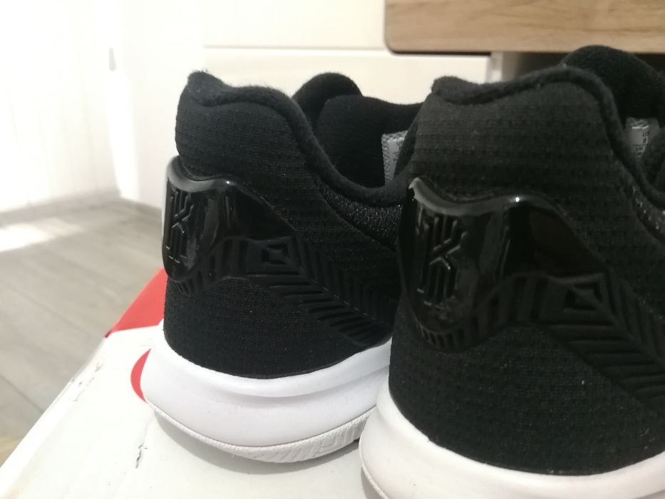 Маратонки Nike Kyrie Flytrap II