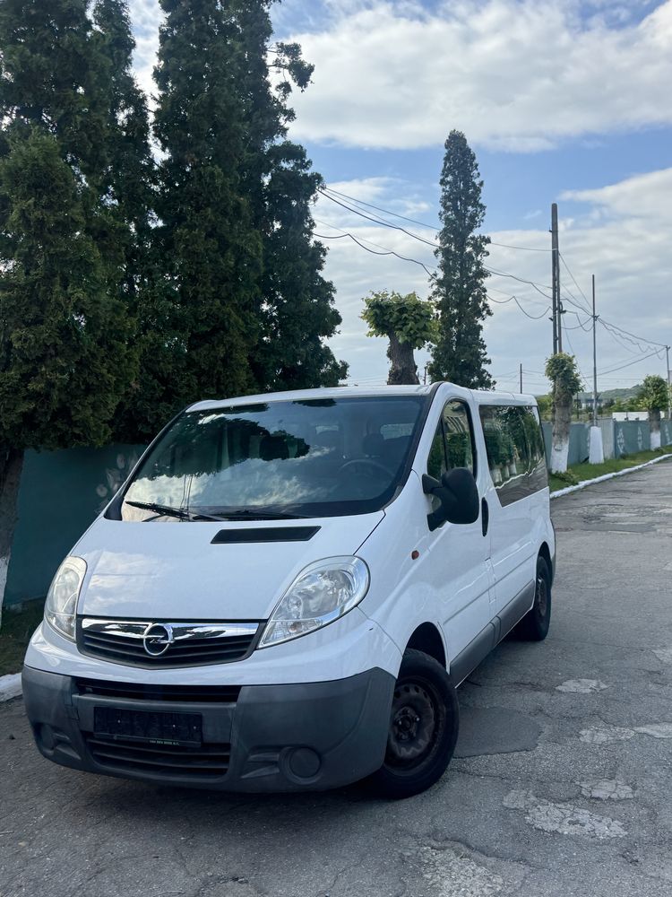 Opel vivaro 9 locuri,euro 5 si renault trafic duba 3 locuri de vanzare