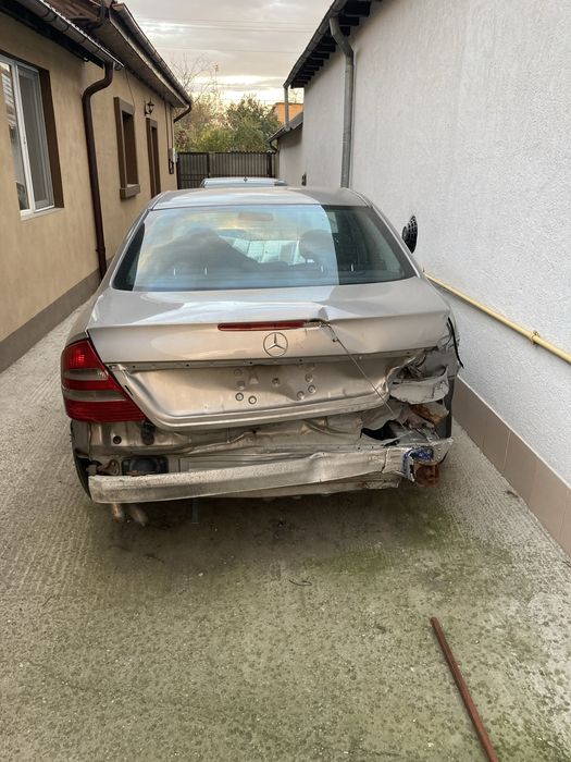 Mercedes e class w211