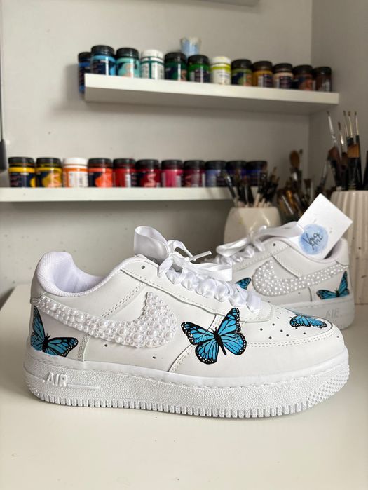 Ръчно нарисувани обувки