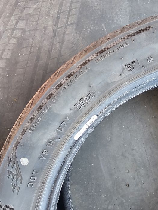 Vând anvelope 225 50 R18