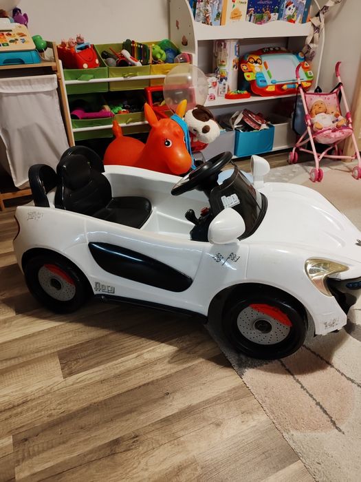 Vând mașinuță electrica