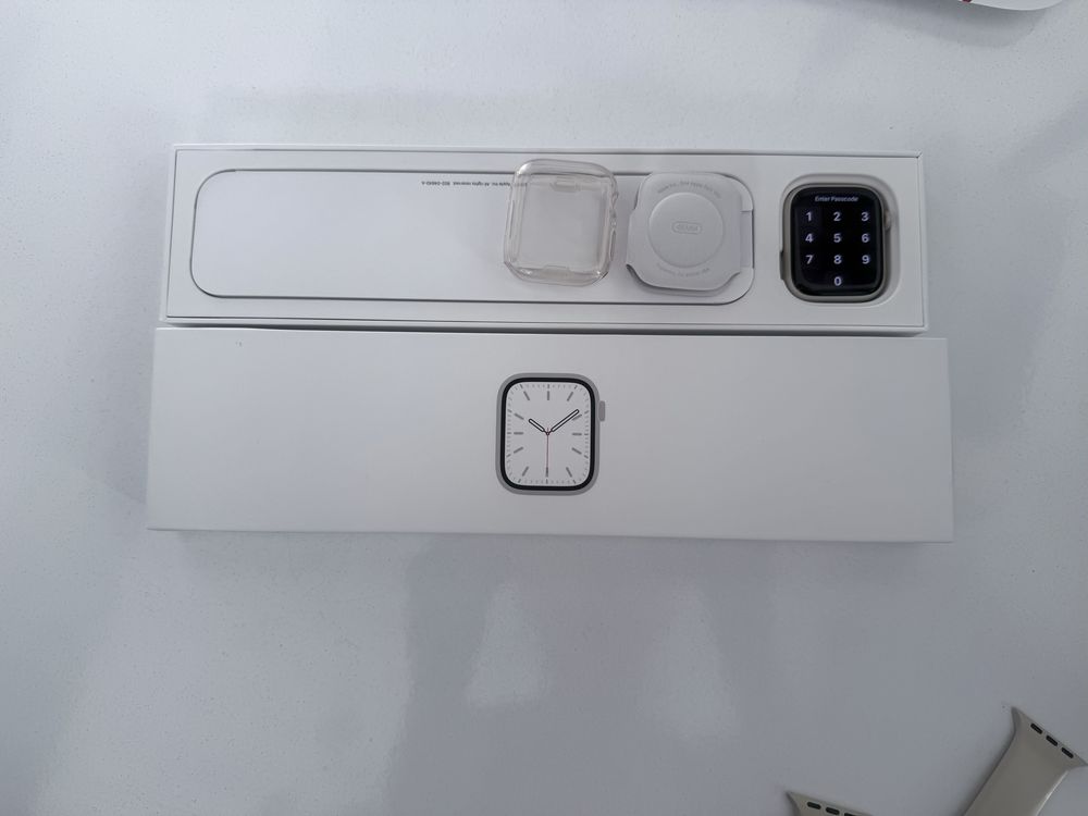Apple Watch  S7 45 mm LTE Starlight Aluminum Case