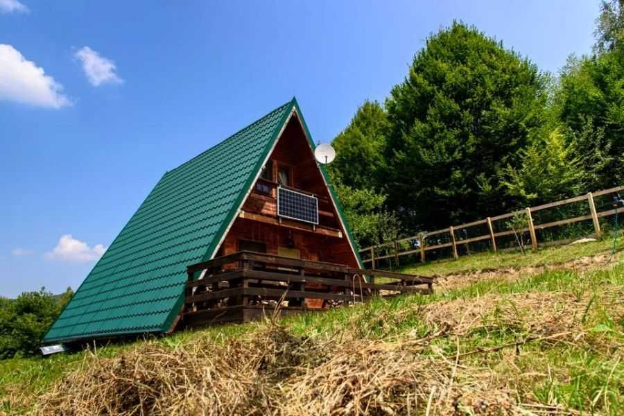 Cabana stil A Frame si casa la cheie din structura de lemn de vanzare