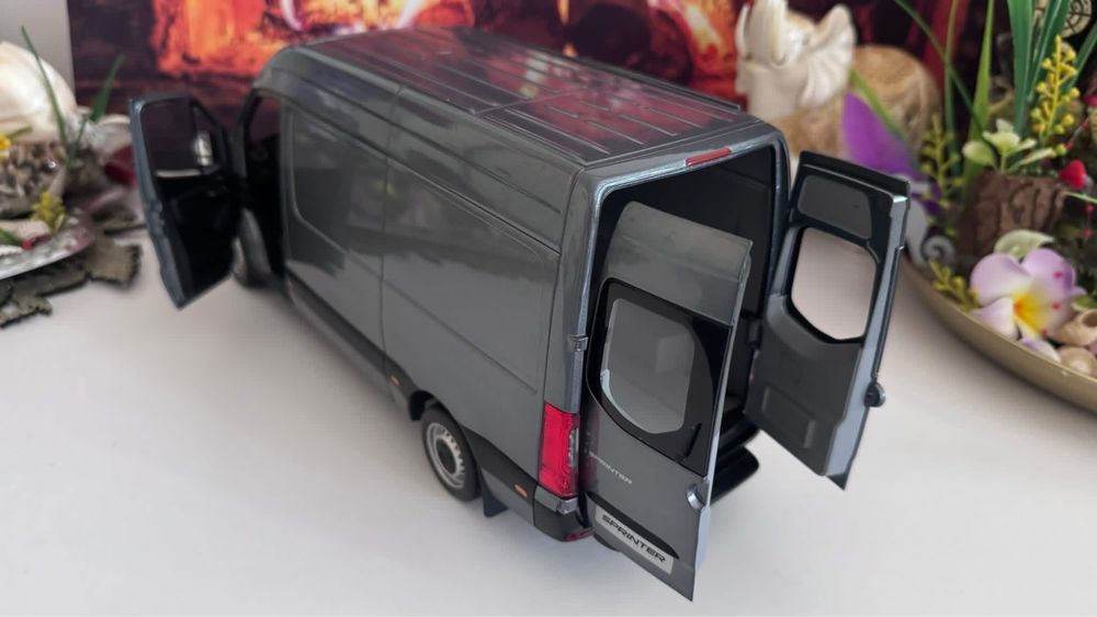 Macheta Norev Mercedes Sprinter
