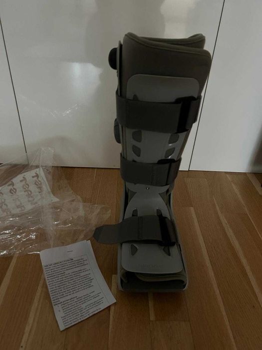 Orteză AIRcast cu celule pneumatice