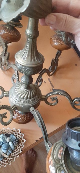 Продам люстру .Очень красивая. Можно в обычную квартиру