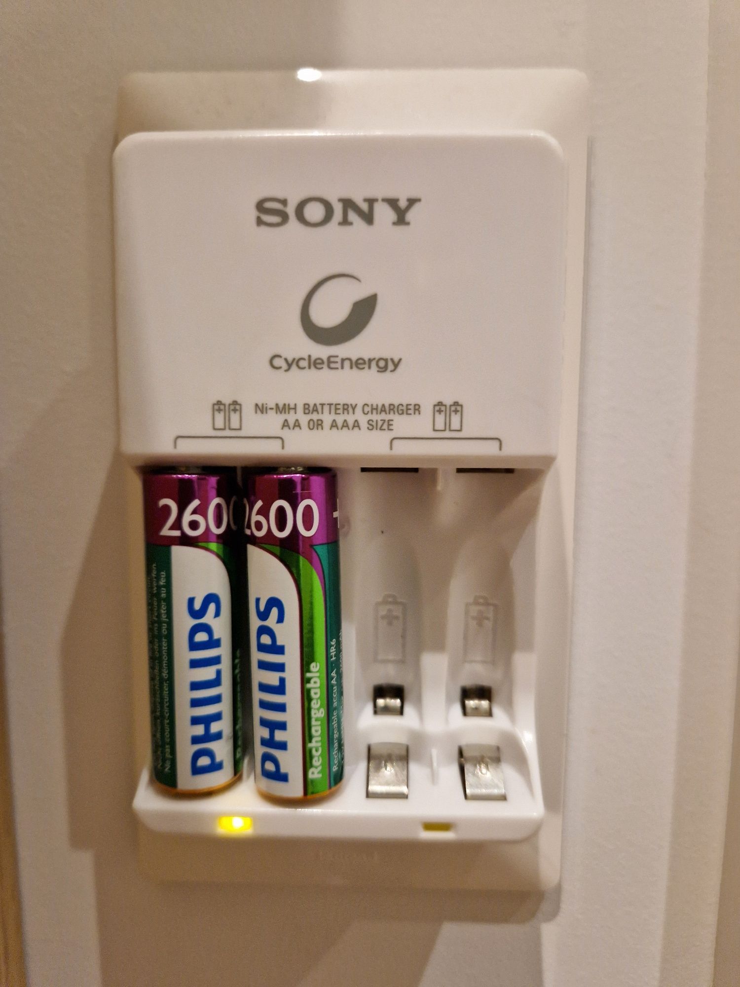 Зарядно Sony Cycle Energy - NiMH AA/AAA