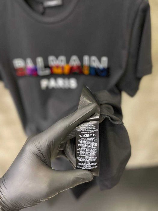 Оригинална тениска Balmain Paris – черна с цветно лого, размер  XL