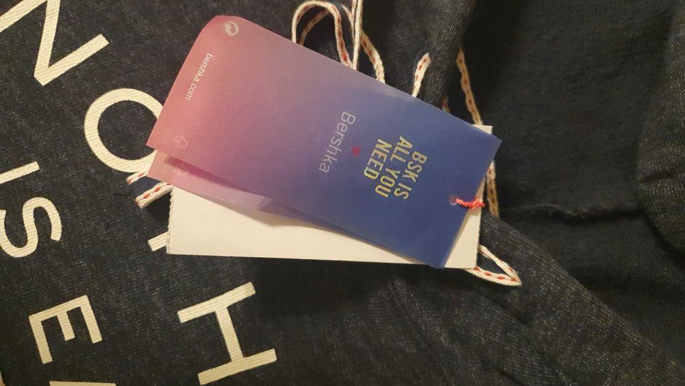 Нов суичър BERSHKA, размер M