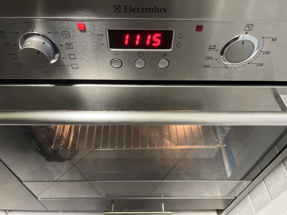 Продавам фурна за вграждане ELECTROLUX