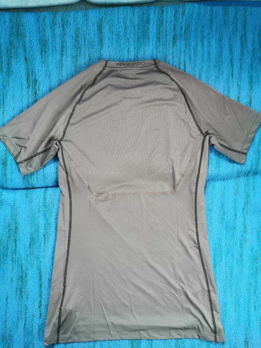 Hanorac Jack Wolfskin Nanuk L si tricou Nike Pro XL