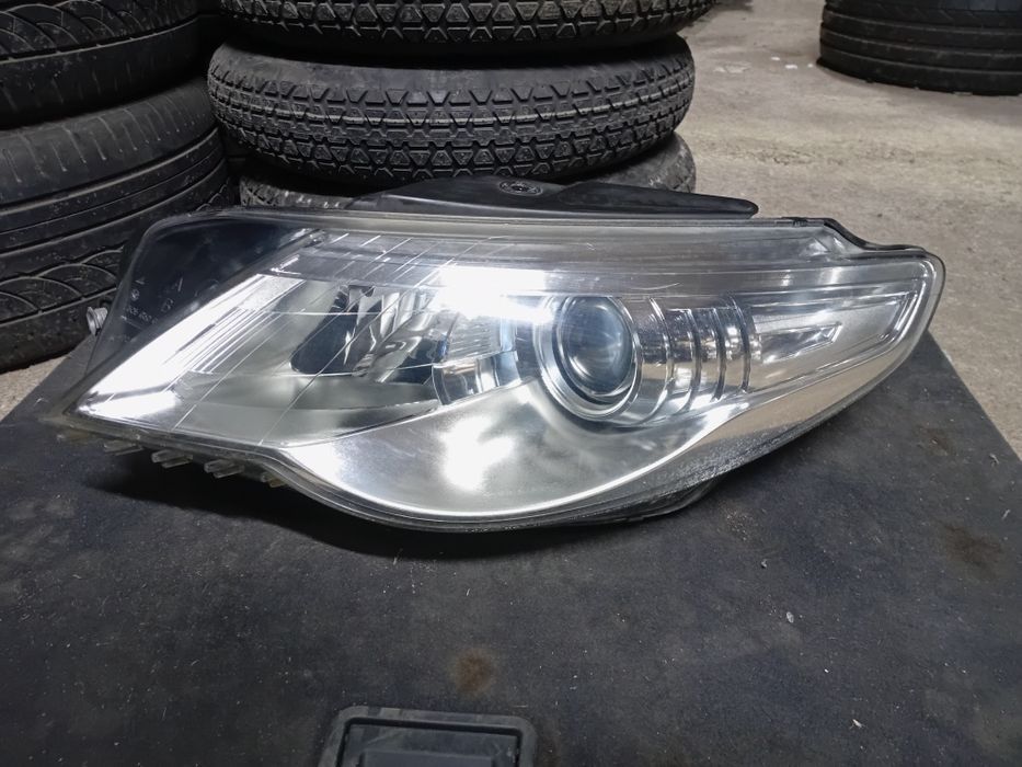 Передние фары Volkswagen Passat CC