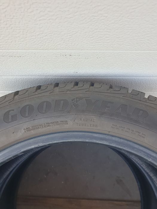 Зимни гуми 2 броя GOODYEAR UltraGrip 235 50 R19 дот 4719