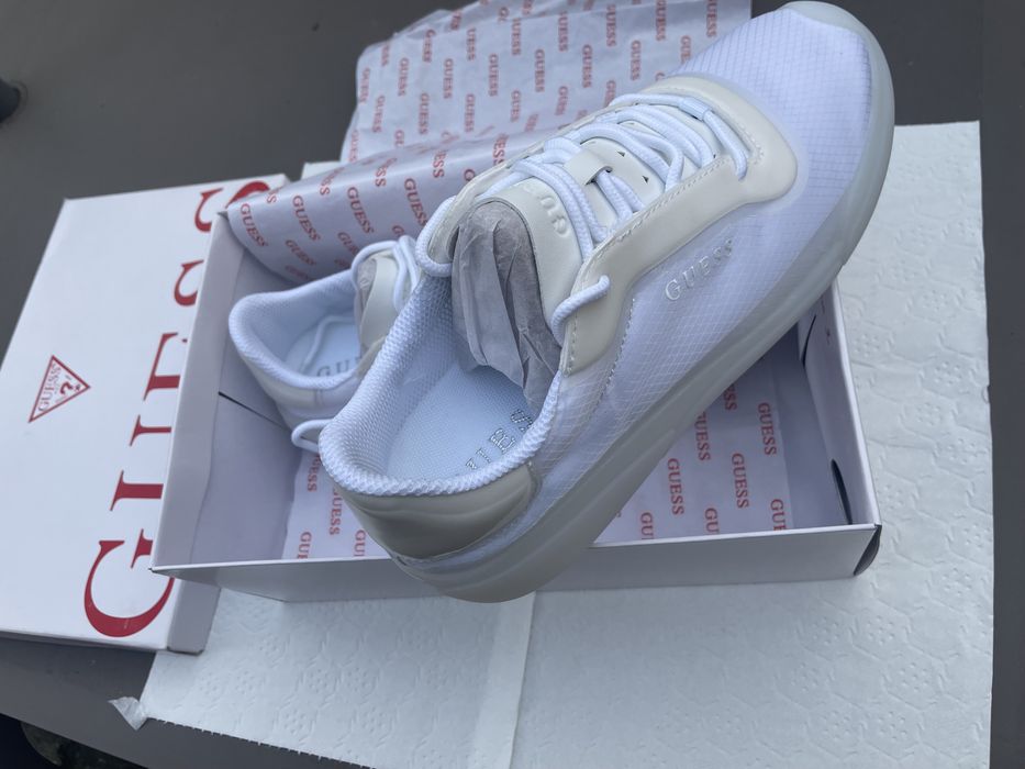 Adidasi originali Guess