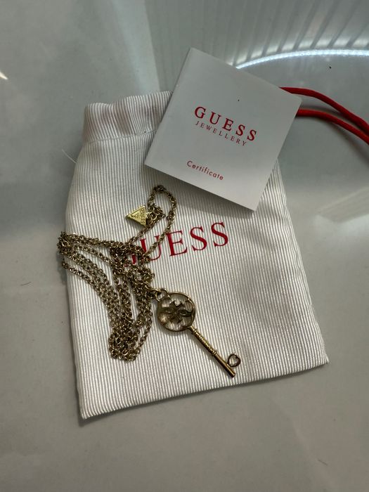 Guess gold ново герданче ключ, подходящ за подарък