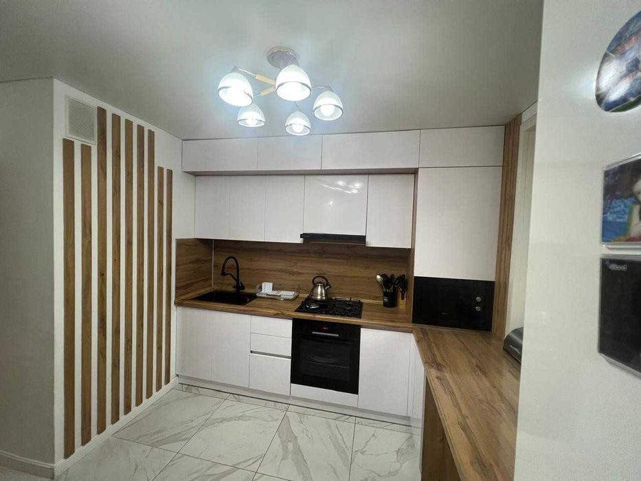 Продажа 4-комнатной квартиры, 8 мкрн 4д, 2\5 эт