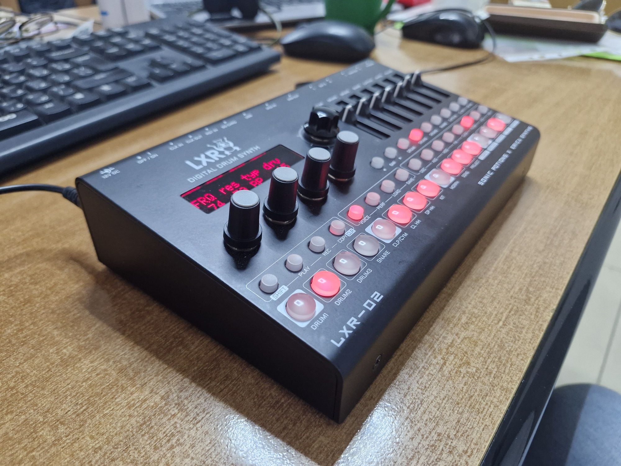 Erica Synths LXR-02, драммашина, синтезатор ударных