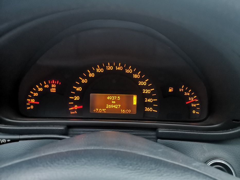 Mercedes C220 an 2003 cutie automată