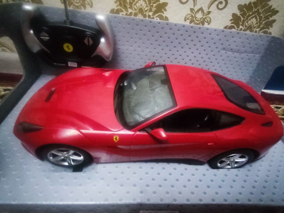 Машина детская красная