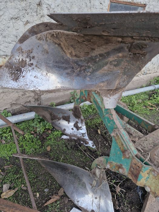 Vând plug reversibil