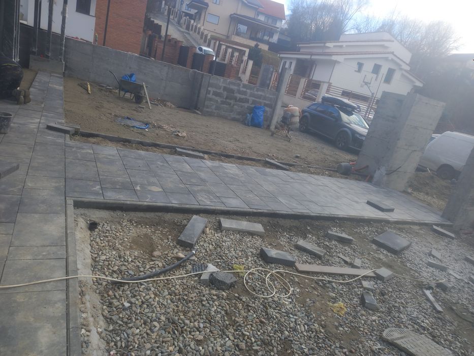 Executam lucrări de montaj pavaj