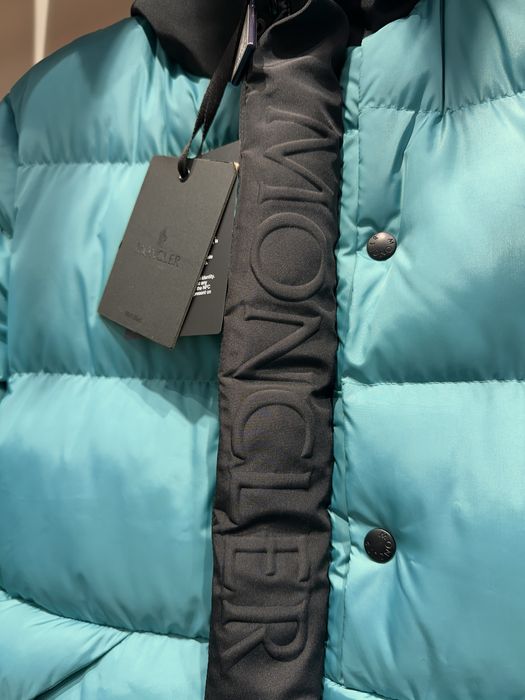 Geaca M.o.n.c.l.e.r turcoaz