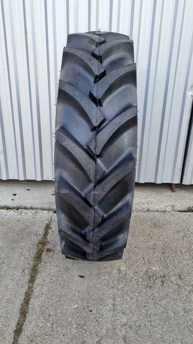 Anvelope agricole rezistente de calitate 11.2-24 OZKA cu 12 pliuri